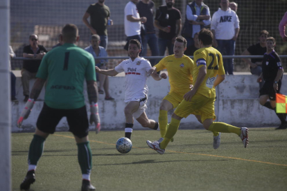 Una jugada del partido de ayer entre el Borges y el Vilanova i la Geltrú.
