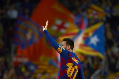 Luis Suárez, superant Barba, també va marcar el seu gol en una sensacional assistència de Messi.