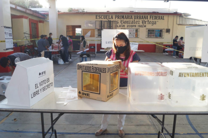 Els mexicans deixen de banda la Covid i la violència i van a votar