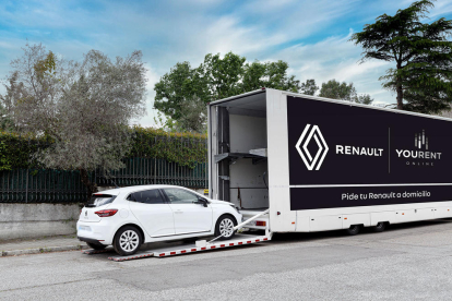 You Rent Online, el servei de rènting a particulars de Renault Espanya contractable 100% online, ha realitzat l'entrega del seu primer vehicle al mateix domicili del client.