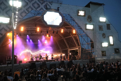 Imagen del concierto de La M.O.D.A ayer por la noche en los Camps Elisis. 