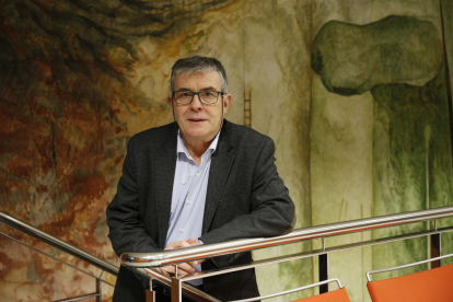 El director del Museu de Lleida, Josep Giralt, ayer en las instalaciones de SEGRE.