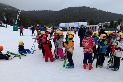 Niños del colegio Pau Claris de La Seu en Masella.