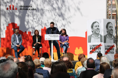 Presentación de los candidatos de JxCAT en Barcelona con, entre otros, el alcaldable leridano Toni Postius, y Gabriel Rufián en un acto de ERC en Vilanova i la Geltrú.