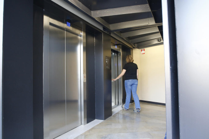 Imatge dels dos nous ascensors per pujar a la Seu Vella.