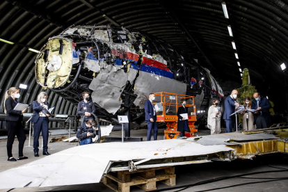 Imatge de les restes de l’aparell abatut amb un míssil sobre Ucraïna el 2014.