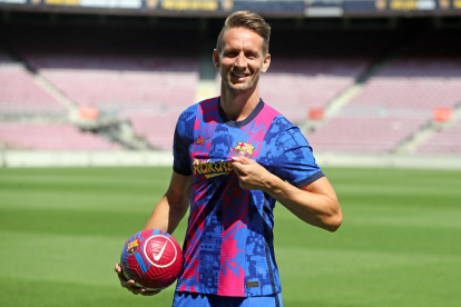 Luuk de Jong ayer en el Camp Nou vestido con la equipació del Barça. Imagen de archivo