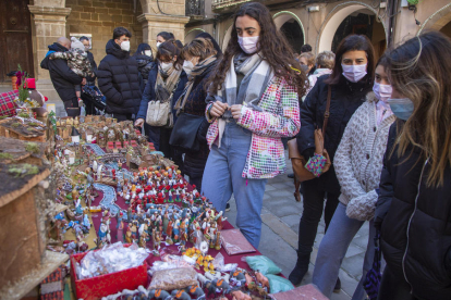 Agramunt celebra el mercat de Nadal amb una gran d'afluència de públic
