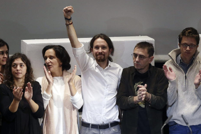 Imatge d’Iglesias amb els antics companys de partit.