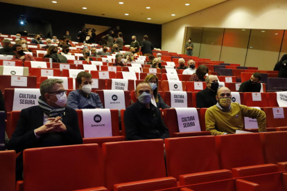 Talarn, Pueyo y Mauri, ayer en primera fila en la Llotja en la sesión inaugural de los Premis VOC.