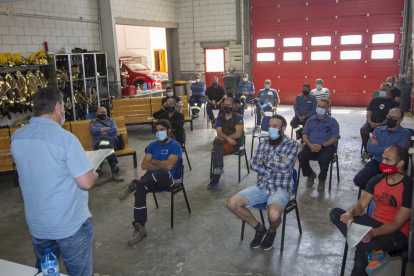 Reunión ayer de los bomberos voluntarios en Agramunt. 