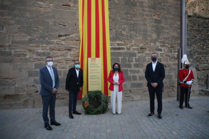 Talarn, Pueyo, Vilagrà i Solé, després de l’ofrena floral.