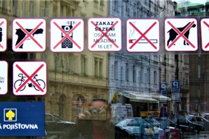 En la República Checa lo tienen claro: no quieren armas en las sucursales bancarias. Foto de Bonaventura Baró.