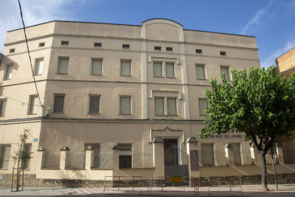 Imagen de la fachada del colegio Mare de Déu del Socós de Agramunt. 