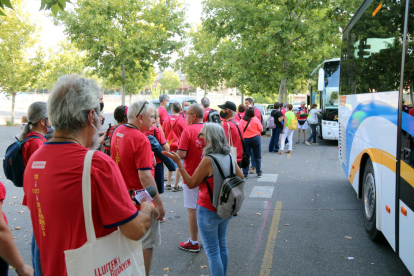 Unas 180 personas salen de la ciudad de Lleida en autocares para participar en la manifestación de la Diada en Barcelona