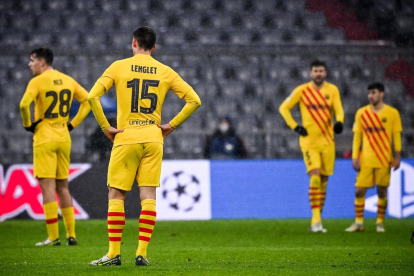 Els jugadors del Barça, desesperats després d’un dels gols del partit de dimecres a Munic.