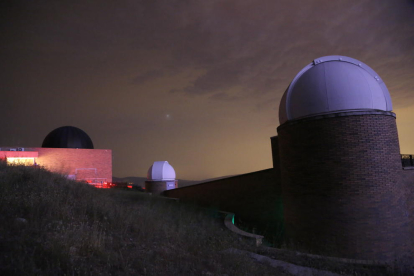 Las Lágrimas de San Lorenzo se pudieron observar ayer desde el Centre d’Observació de l’Univers d’Àger, que recibió la visita de muchos curiosos.