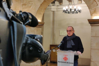 El alcalde de Lleida, Miquel Pueyo, durante una rueda de prensa.