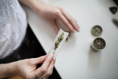 Augmenta el consum problemàtic de cànnabis entre els estudiants però descendeix el seu ús