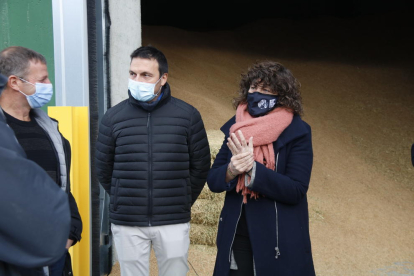 El Govern anuncia una línia de crèdits de 10 milions d'euros per ajudar a sobreviure unes 300 explotacions de llet