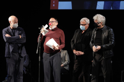 Tricicle, la célebre compañía teatral catalana, recibió el premio en reconocimiento a la trayectoria.