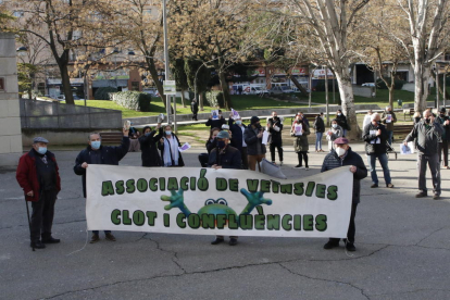 En la protesta participaron alumnos y trabajadoras de las ‘escoles bressol’ del barrio con disfraces.