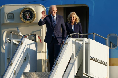 Joe Biden y su esposa llegaron ayer al Reino Unido.