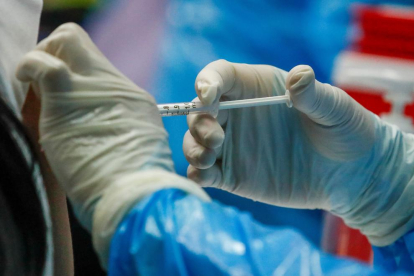 Brasil vacuna contra covid a toda una ciudad para un estudio inédito