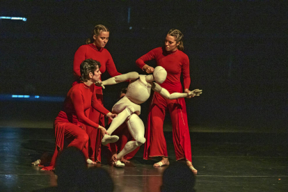 Laura Murphy Dance ahir a la Ciutat Trepat amb l’espectacle ‘Abacus’.