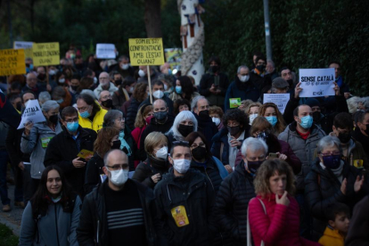 Medio millar de personas se manifestaron en Canet contra la decisión del Superior de Justicia catalán.