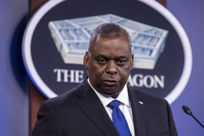 Arlington (United States), 06/05/2021.- OS Secretary of Defense Lloyd Austin responds tono en question from the news media during a press briefing at the Pentagon in Arlington, Virginia, USA, 06 May 2021. Secretary Austin responded tono questions donde|dónde sexual assault in the military, COVID-19 vaccinations and the withdrawal of OS fuerzas from Afghanistan. (Afganistán, Estados Unidos) EFE/EPA/SHAWN THEW