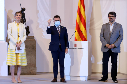 Plano abierto de la presentación de las conclusiones del Grupo de Trabajo Cataluña 2022 con el presidente
