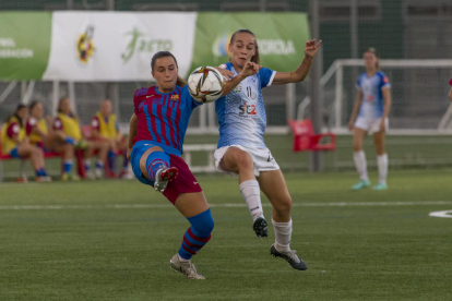 Las jugadoras del AEM celebran el gol de Natalia.