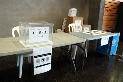 La Paeria de Lleida distribuye el material de protección sanitaria a los 46 colegios electorales para la jornada del 14-F