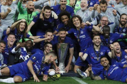 El Chelsea con su trofeo de campeón.