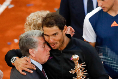 Manolo Santana, durante uno de los homenajes que recibió por su gran historial tenístico.