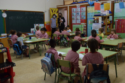Alumnes de Secundària en una classe de l’institut Ronda de Lleida ciutat.
