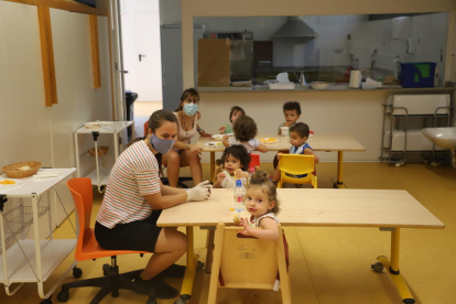 El comedor de la ‘escola bressol’ de Turó de Gardeny.