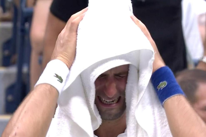 Daniil Medvedev con el trofeo de campeón del US Open.