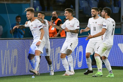 Els jugadors d’Itàlia celebren el segon gol davant Turquia, obra de Ciro Immobile.