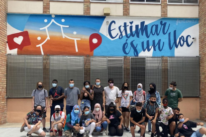 El colegio Espiscopal de Lleida y el instituto Torre Queralt presentaron sendos murales en los que han colaborado los alumnos junto a artistas locales.