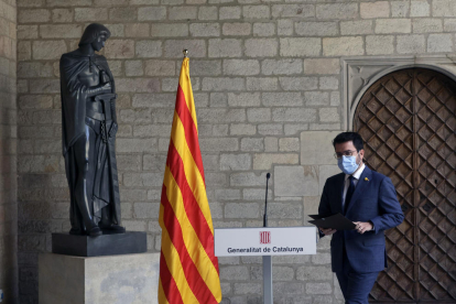El president del Govern, Pere Aragonès, ayer durante su comparecencia desde la Galería Gótica del Palau de la Generalitat.