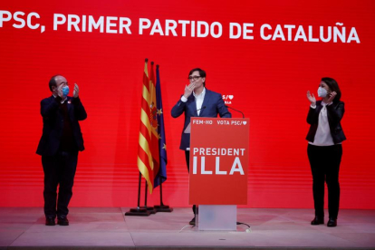 Salvador Illa va voler agrair el suport dels catalans i de l’equip socialista en una compareixença amb Iceta i Eva Granados.