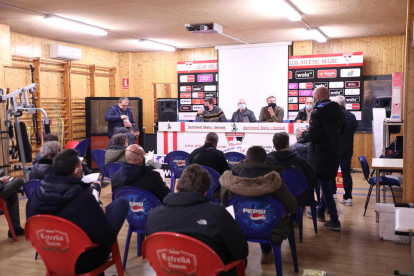 Una trentena de socis van assistir ahir a l’assemblea al camp Ramon Farrús de Cappont.