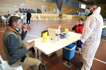 La reunión que mantuvo ayer la consellera de Agricultura, Teresa Jordà, con alcaldes del Baix Segre. 