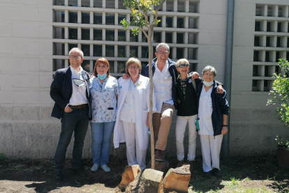 El pàrquing del CAP va acollir una classe de zumba a la qual es van afegir algunes sanitàries.