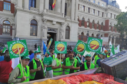 Protesta ante el ministerio de Agricultura en Madrid, ayer.