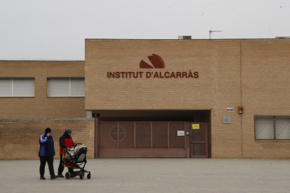 L’institut d’Alcarràs ahir estava tancat al ser dia festiu local.