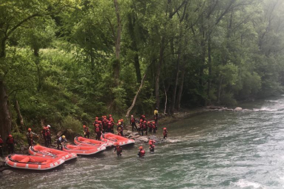 Gairebé un centenar de persones van baixar ahir per la Pallaresa.