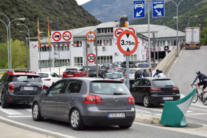 Gairebé un centenar de persones van baixar ahir per la Pallaresa.